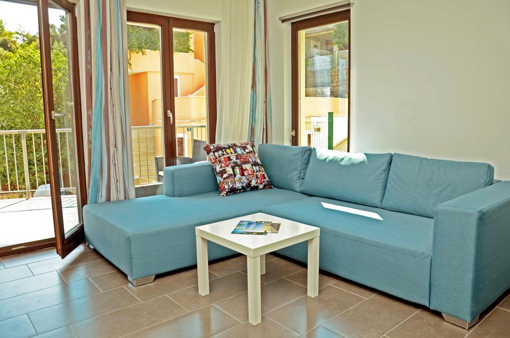 Lozna Residence Postira Exterior foto