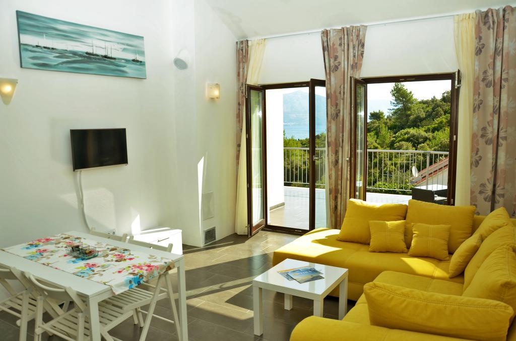 Lozna Residence Postira Exterior foto